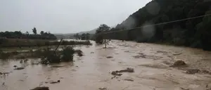 Maltempo: torrente esonda, salvate 2 persone in auto