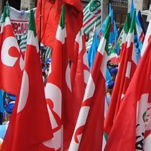 Precari in sit-in contro il governo Renzi, nonostante il maltempo