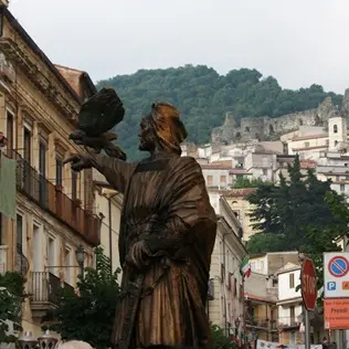 Lamezia, attentato incendiario distrugge attività commerciale