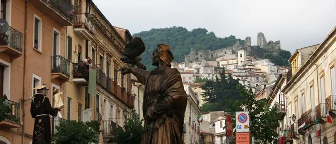 Lamezia, attentato incendiario distrugge attività commerciale