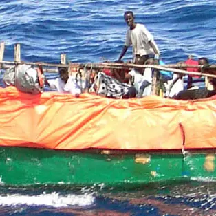 Immigrazione: sbarcano su scogliera calabrese, soccorsi in 77