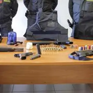 Cosenza: ritrovato arsenale da guerra, era in preparazione un attentato?