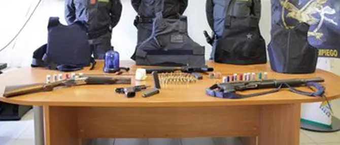 Cosenza: ritrovato arsenale da guerra, era in preparazione un attentato?