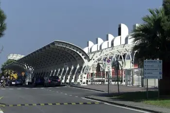 AEROPORTO LAMEZIA: INAUGURATA LA NUOVA PIAZZETTA COMMERCIALE