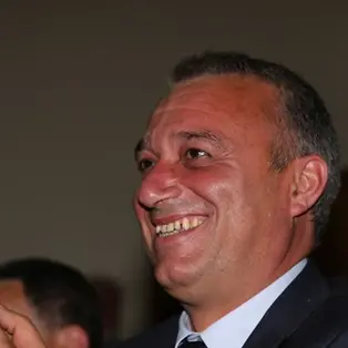 Email di Salerno ai giovani laureati 'Votatemi'. Pronte le scuse 'Ho sbagliato, è stato un incidente spiacevole'