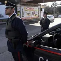 Acri: ubriaco insulta e picchia i titolari di un bar, arrestato