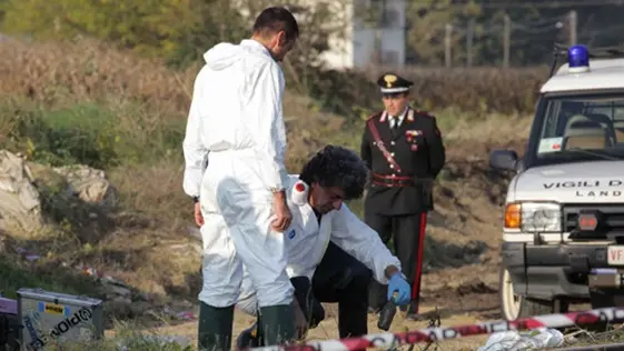 Foto Andrea Negro / LaPresse 18 10 2014 Isola d\\'Asti Italia Cronaca Ritrovamento di un cadavere in un fosso a poche centinaia di metri dalla casa di Elena Ceste, la donna misteriosamente scomparsa diversi mesi fa. Nella foto: Carabinieri e scentifica sul luogo del ritrovamento del cadavere , LaPresse