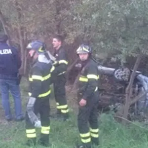 Cosenza: auto finisce in un fiume, grave un giovane