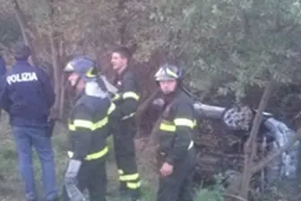 Incidenti stradali: auto finisce nel fiume a Cosenza , ANSA