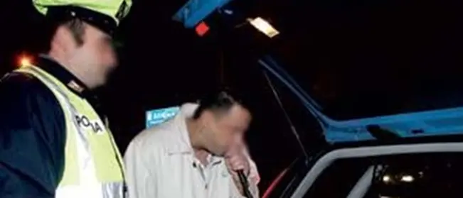 Cosenza: gli sequestrano l’auto nuova perché ubriaco, arriva l’avvocato ma anche lui ha alzato il gomito