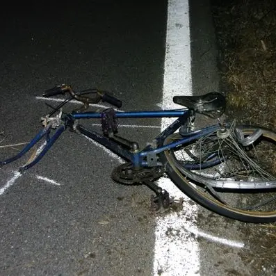 Muore un ciclista: investito sulla 106