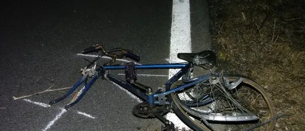 Muore un ciclista: investito sulla 106