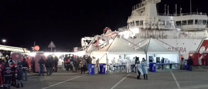 Corigliano: approdati 479 migranti (VIDEO)