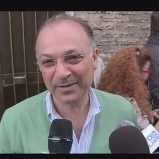 Esplode ordigno sotto l'auto del sindaco di Tropea Rodolico: 'Non ci fermeranno'