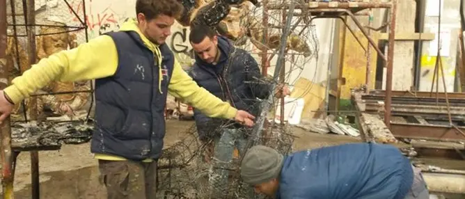 Amantea, incendiato il capannone che ospitava i carri del carnevale