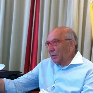 Dalla Ferrero alle scuole. Un ex dirigente della grande azienda italiana a Lamezia per premiare i talenti (VIDEO)
