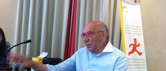 Dalla Ferrero alle scuole. Un ex dirigente della grande azienda italiana a Lamezia per premiare i talenti (VIDEO)