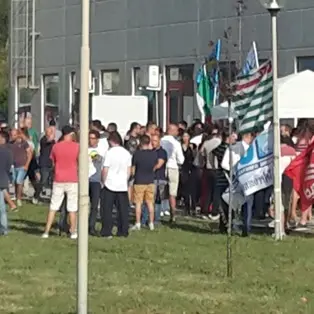 Infocontact, lavoratori in piazza (VIDEO)