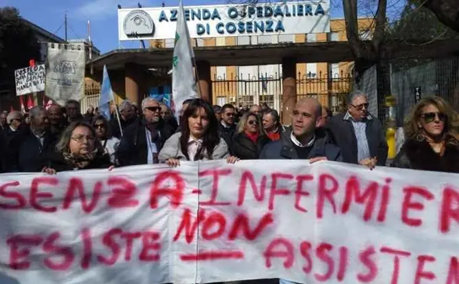 Sciopero dei medici e degli operatori dell'Annunziata. Solidarietà da Bruno Bossio, Guccione e Oliverio