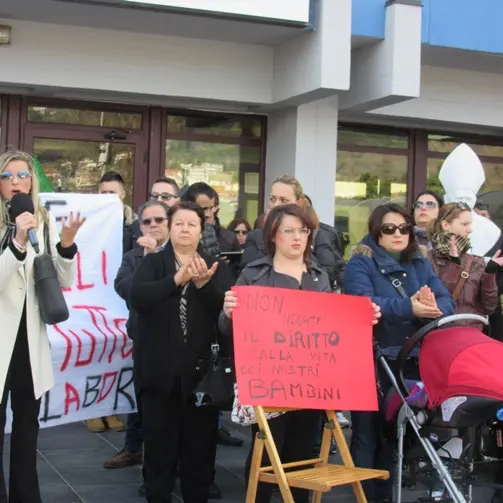 Lamezia Terme: protesta contro chiusura Pediatria (VIDEO)