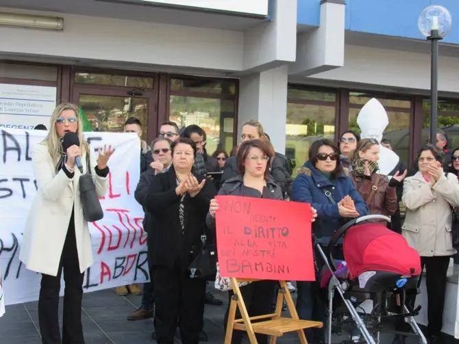 Lamezia Terme: protesta contro chiusura Pediatria (VIDEO)