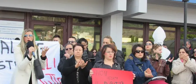 Lamezia Terme: protesta contro chiusura Pediatria (VIDEO)