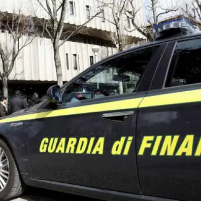 GIOIA TAURO: GDF SEQUESTRA 10 TONNELLATE DI SIGARETTE DI CONTRABBANDO