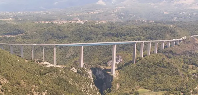 Si allarga l’inchiesta sul crollo del viadotto Italia, potrebbe essere a rischio anche la nuova struttura VIDEO