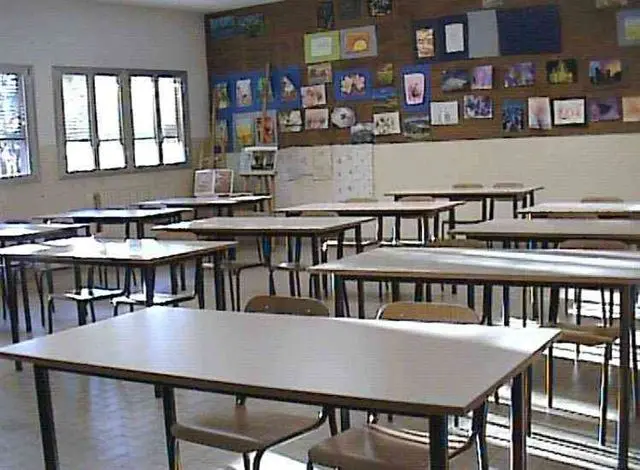 Briatico: aula ai migranti per studiare l’italiano. Protestano i genitori VIDEO