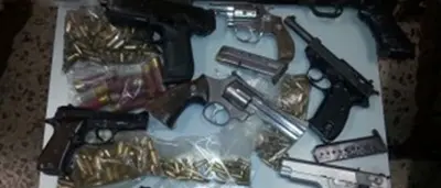 Vibo Valentia, scoperto arsenale nascosto in un ovile