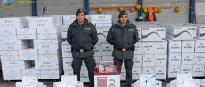 Gioia Tauro, maxi sequestro di sigarette