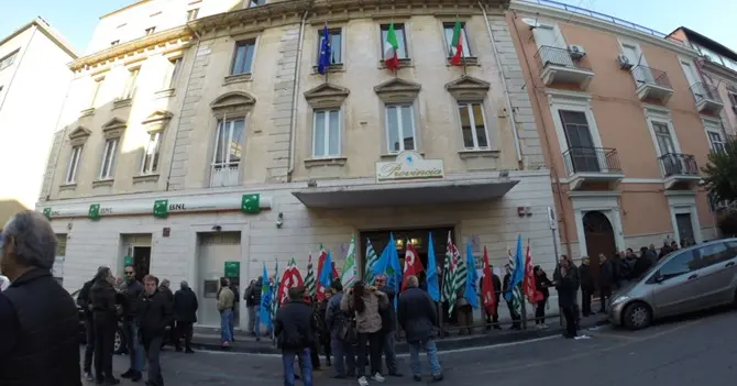 Crotone, lavoratori in protesta