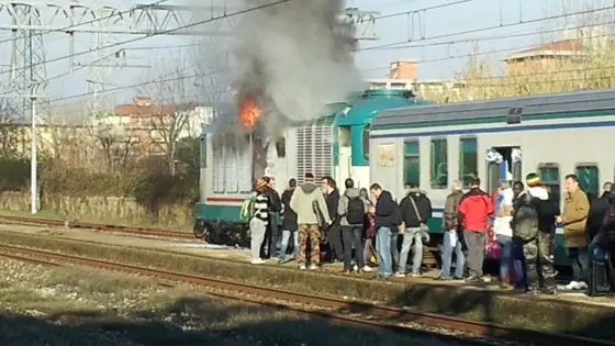 treno in fiamme firenze 26marzo2013 pendolari , agenzia 0000