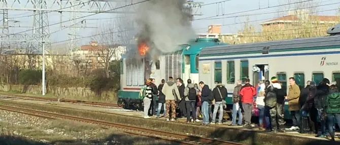Soveria, treno in fiamme: i passeggeri lanciano l’allarme