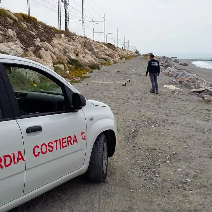Amantea: la Guardia Costiera individua eternit abbandonato sulla spiaggia di Coreca