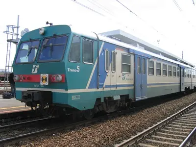 Ardore (RC), travolto da un treno mentre camminava accanto i binari