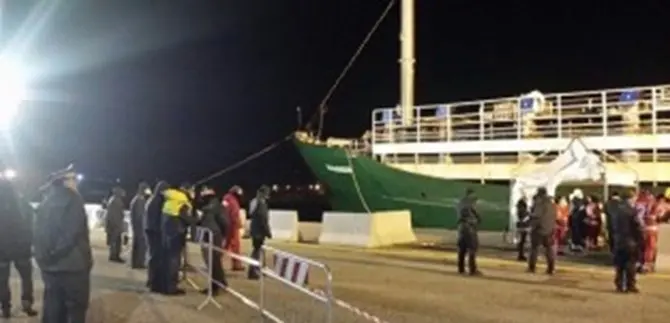 Corigliano Calabro: migranti in arrivo, il sindaco: ‘nessuna assistenza a terra’ VIDEO