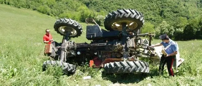 Si ribalta col trattore, è in prognosi riservata
