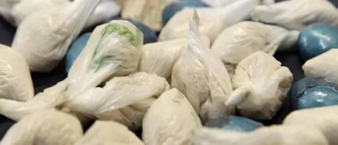 Nascondeva 100 grammi di eroina nelle tasche dei jeans, arrestato ventiduenne