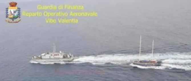 Intercettato veliero a largo di Crotone, arrestati presunti scafisti