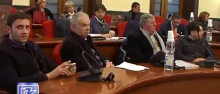 VIBO: COMUNE, SULL’ACQUA LA MAGGIORANZA BARCOLLA, MA IL SINDACO NON MOLLA