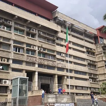 Falso allarme bomba al tribunale di Cosenza