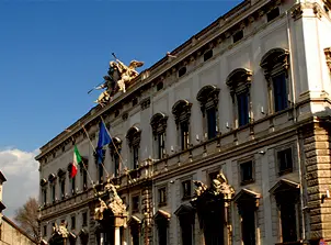 Elezioni anticipate, analizziamo i fatti e lasciamo perdere bufale e patacche
