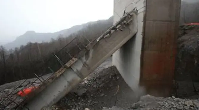 Viadotto crollato, l’Anas presenterà il progetto: ‘riapertura della carreggiata entro 40 giorni dall’autorizzazione’