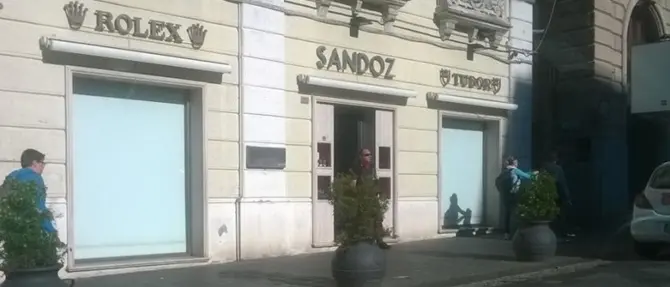 Catanzaro: furto in una gioielleria, bottino da 200mila euro