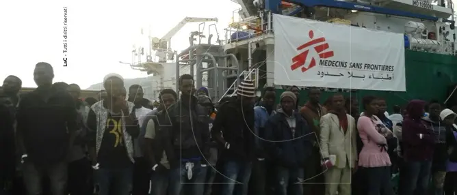 Nuovo sbarco di migranti al porto di Vibo Marina. Fermato scafista FOTO E VIDEO