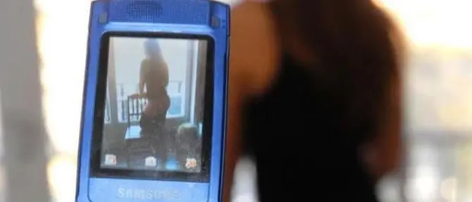 Catanzaro: chiedeva soldi per non pubblicare foto ‘hot’ sui social, arrestato uomo in Toscana VIDEO