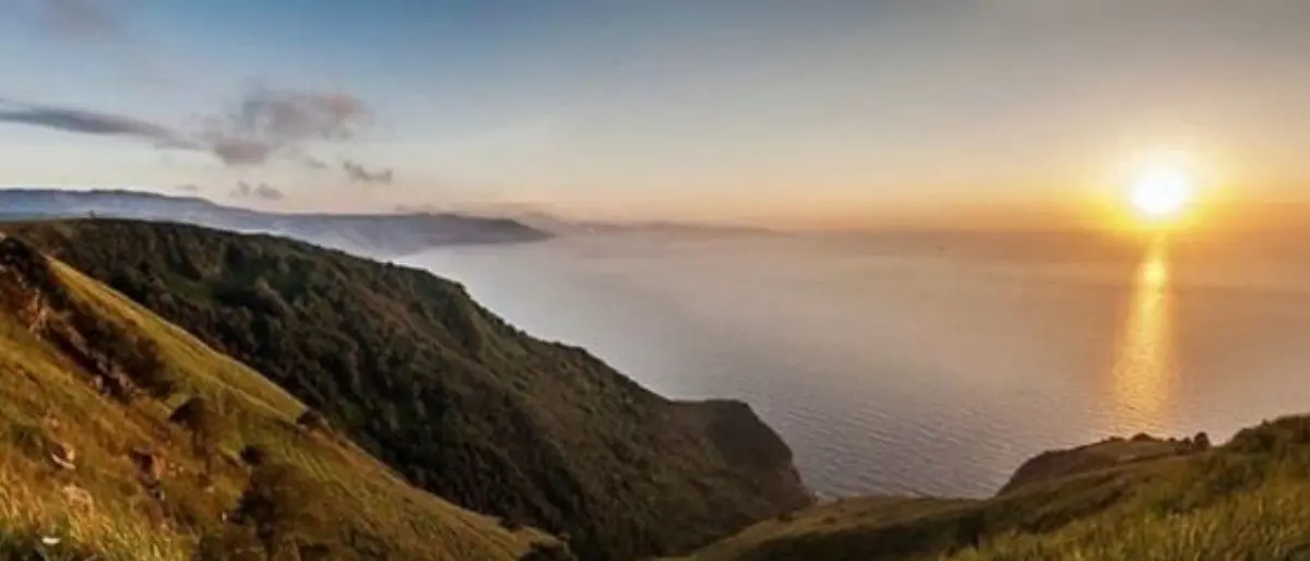 Paesaggi mozzafiato e sentieri sospesi tra mare e montagna: benvenuti nella Costa viola