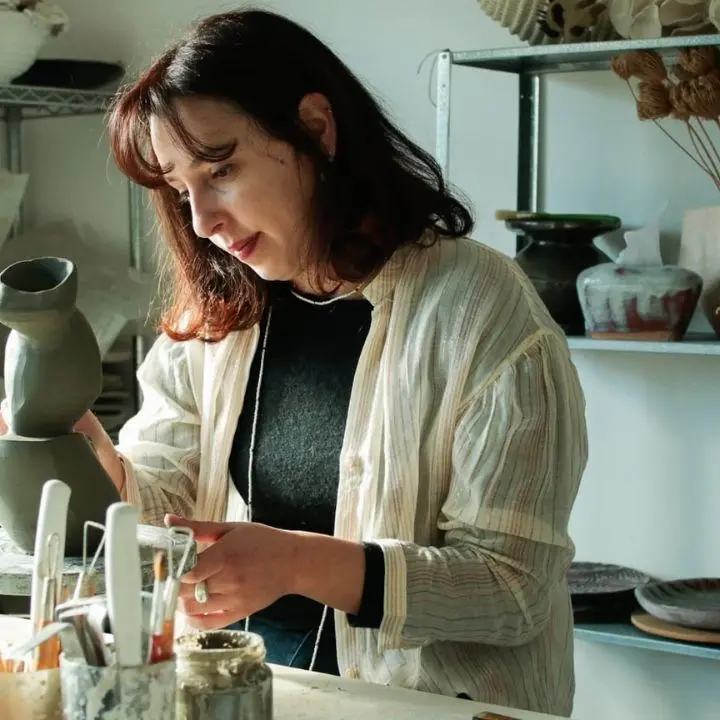 Chiara, dall'Accademia di Brera alla Calabria nel segno della ceramica