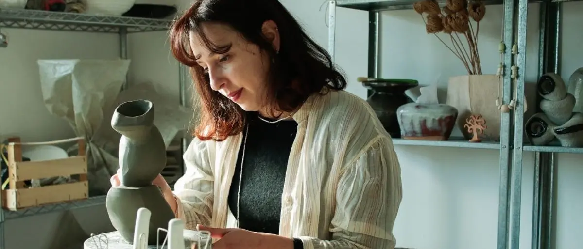 Chiara, dall'Accademia di Brera alla Calabria nel segno della ceramica